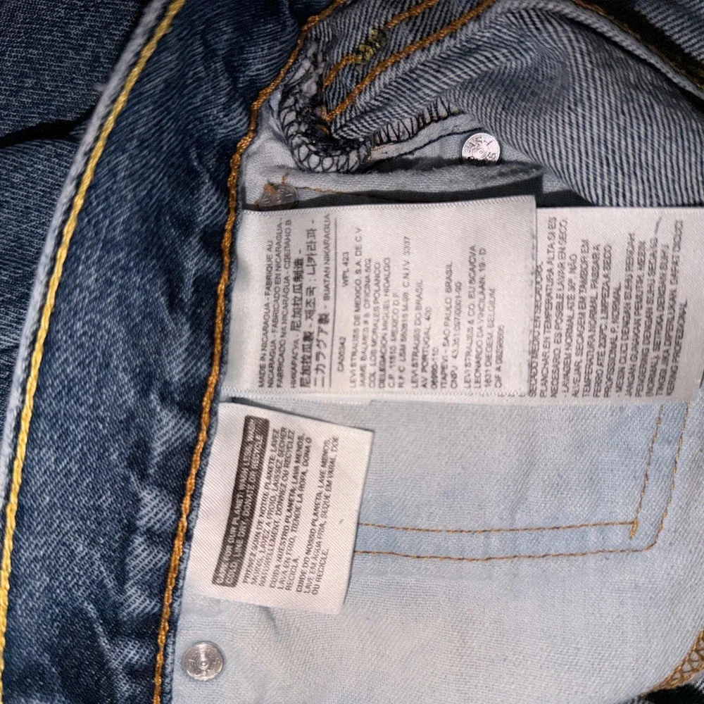 Levi's Women's Classic Blue Straight Jeans - Picture 5 of 5